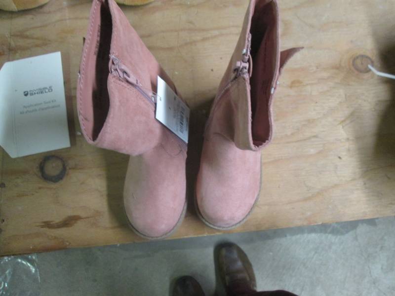 lot 286 image: girls size 7 boots...