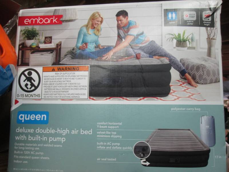 lot 11 image: queen airbed with pump untested...