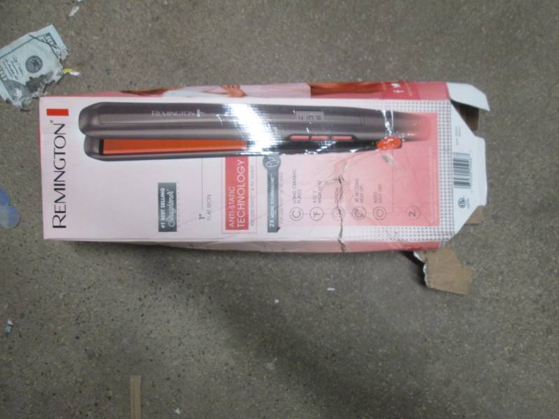 lot 22 image: Remington hair iron...