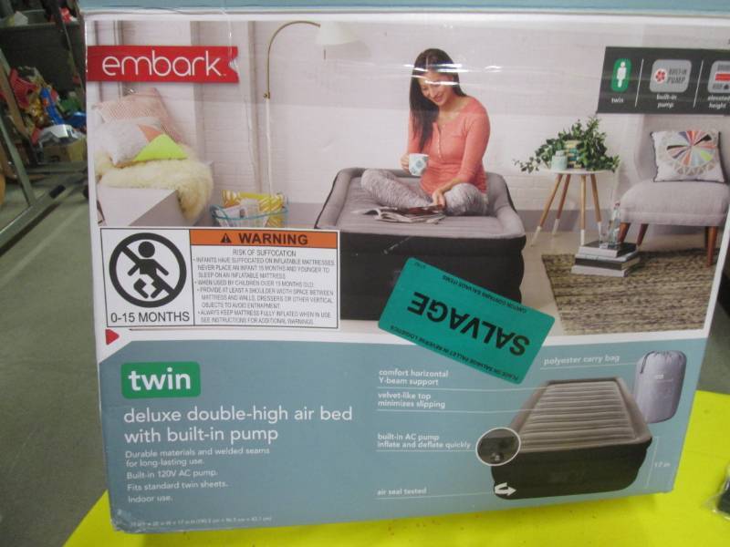 lot 24 image: Twin airbed untested with pump...