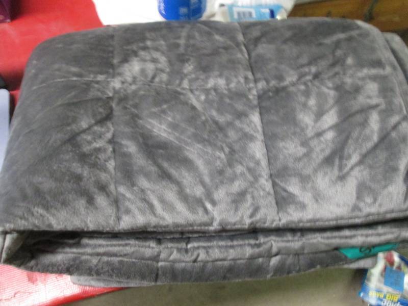 lot 30 image: weighted blanket...