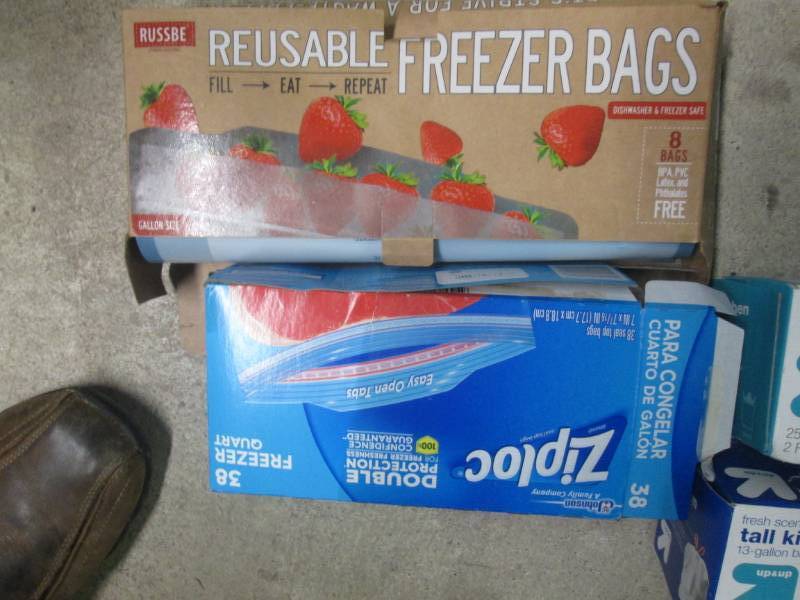 lot 39 image: lot of freezer bags...