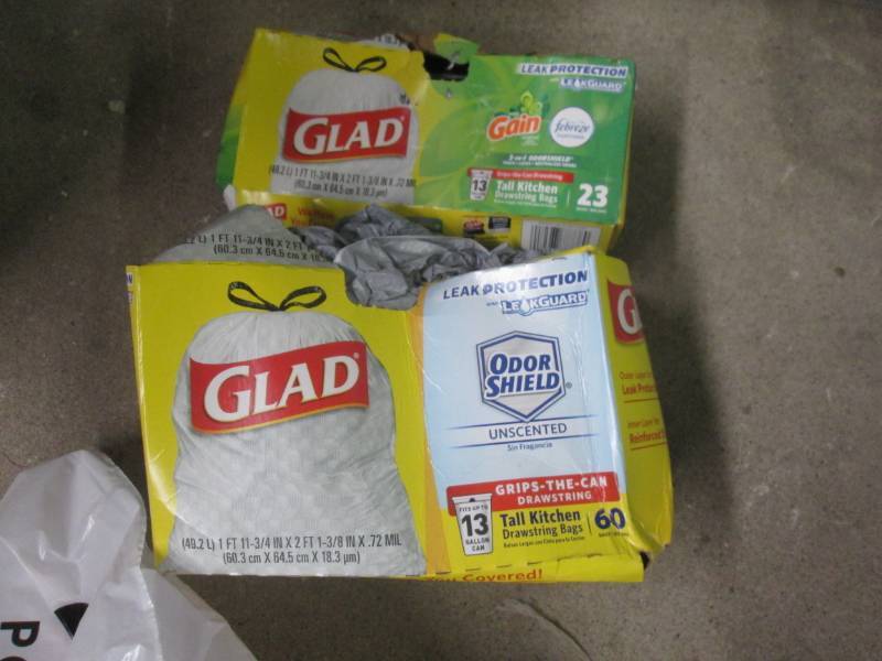 lot 40 image: lot of trash bags...