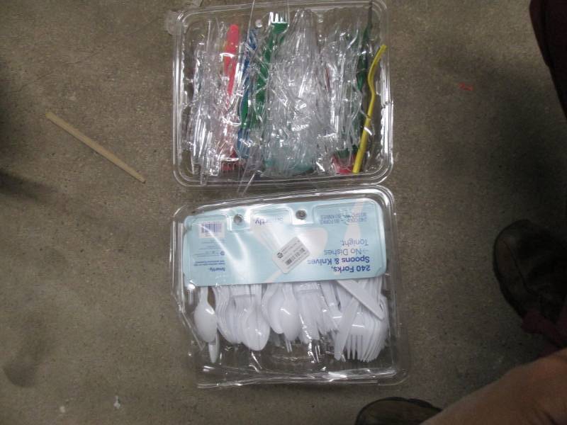 lot 45 image: mix lot of sppons, forks and knifes...