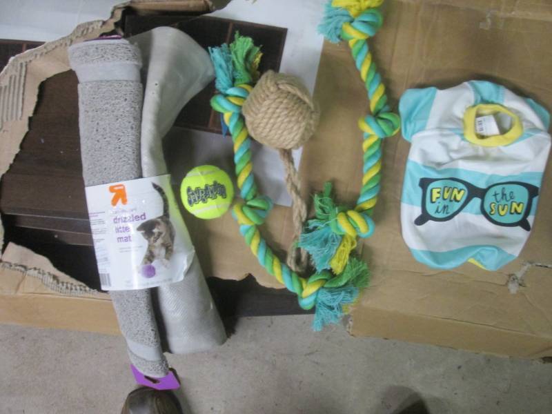 lot 88 image: lot ot pet items...