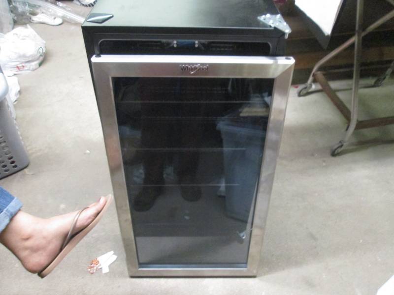 lot 100 image: whirlpool mini fridge works need th...