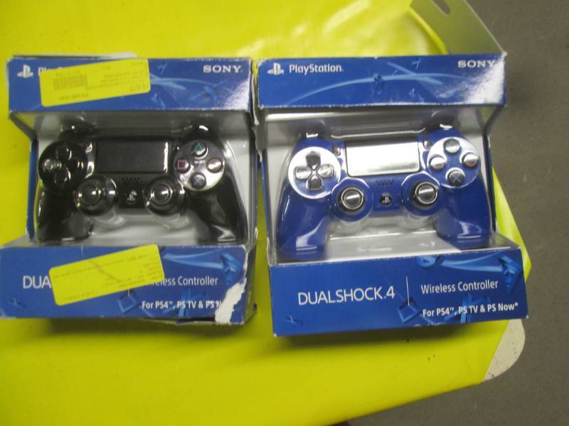 lot 114 image: lot of 2 ps4 controller...