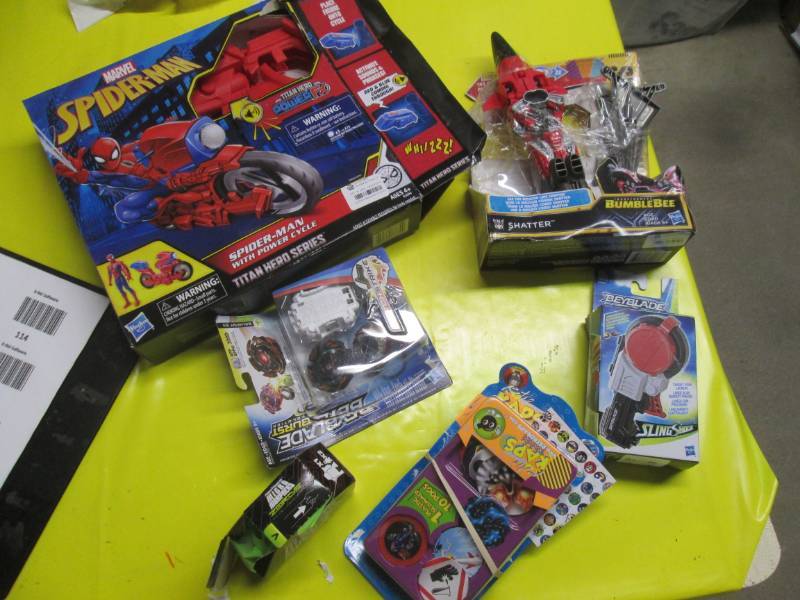 lot 120 image: misc lot of toys...