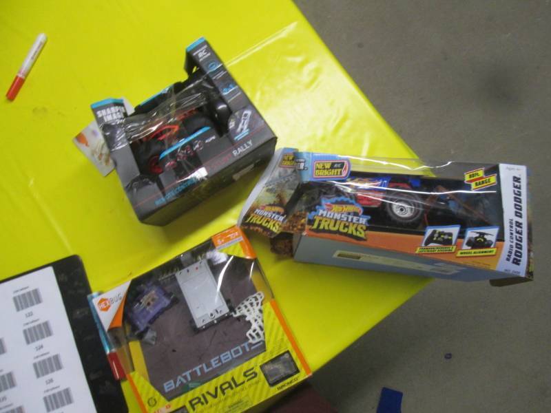 lot 122 image: lot of rc cars...