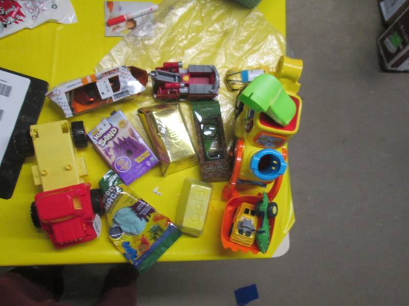lot 128 image: lot of misc toys...