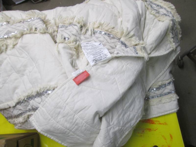 lot 167 image: opalhouse fullqueen quilt...