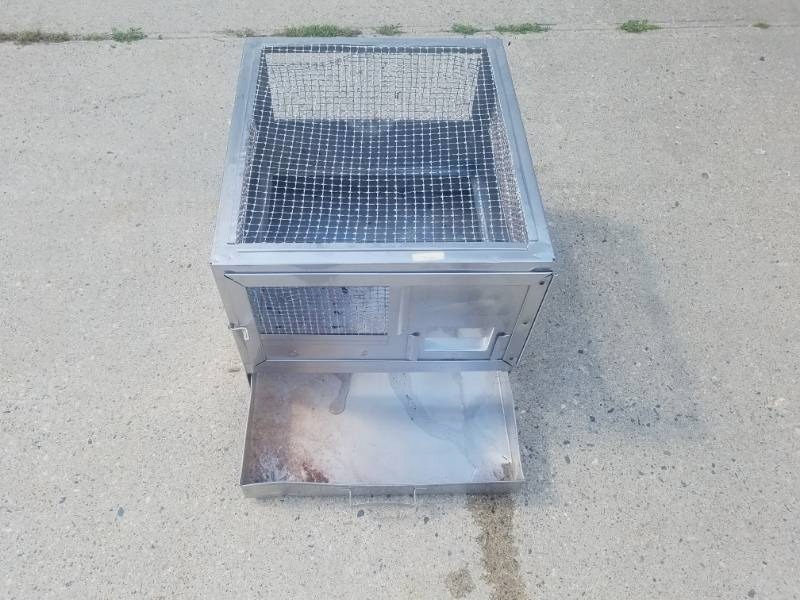 lot 19 image: Animal Cage