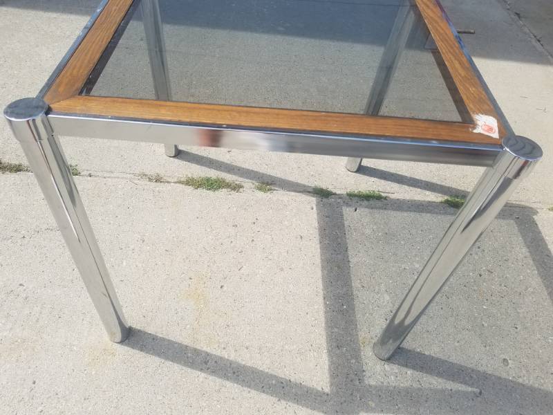 lot 17 image: Kitchen Table