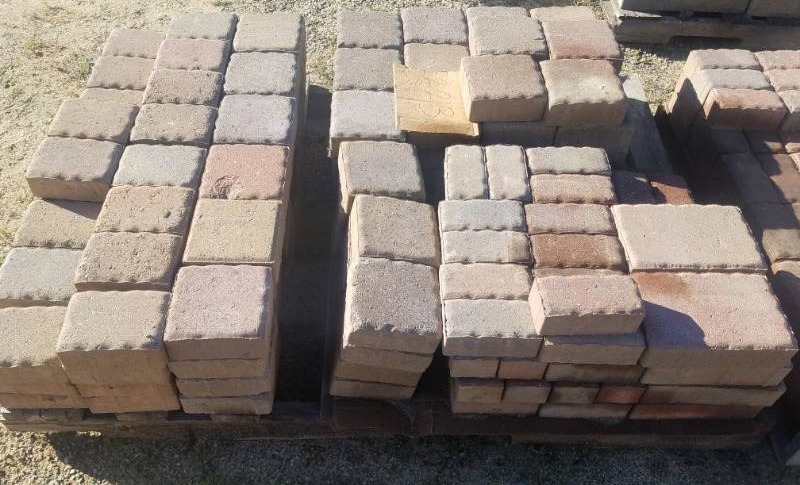 lot 7 image: Paving Block