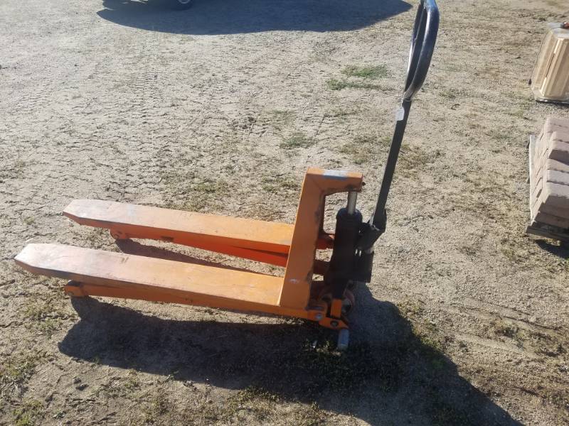 lot 8 image: Pallet Jack