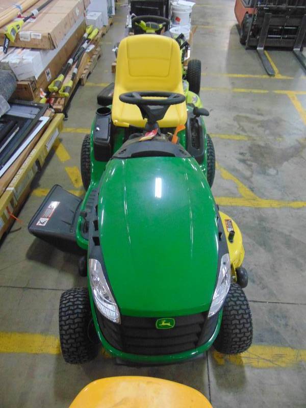 lot 235 image: John Deere E120 42 in. 20 HP V-Twin Gas Hydrostatic Lawn Tractor BG21069