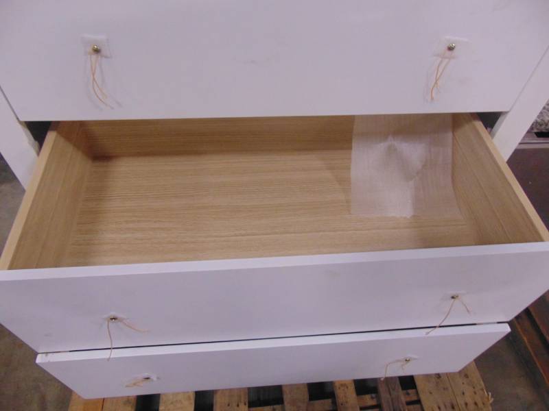 lot 290 image: Modway Tracy 5-Drawer White Chest MOD-5242-WHI