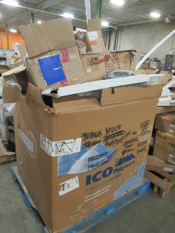 lot 190 image: MIXED WHOLESALE PALLET OF MISCELLANEOUS BUILDING MATERIALS FROM RETAIL STORE REMODEL