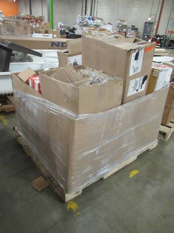lot 192 image: MIXED WHOLESALE PALLET OF MISCELLANEOUS BUILDING MATERIALS FROM RETAIL STORE REMODEL - MAINLY LIGHTING