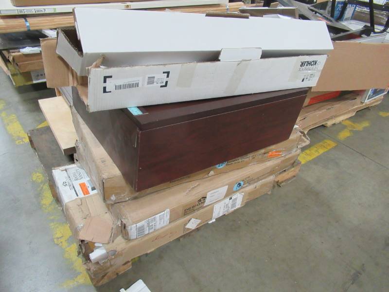 lot 89 image: MIXED WHOLESALE PALLET OF MISCELLANEOUS BUILDING MATERIALS FROM RETAIL STORE REMODEL.