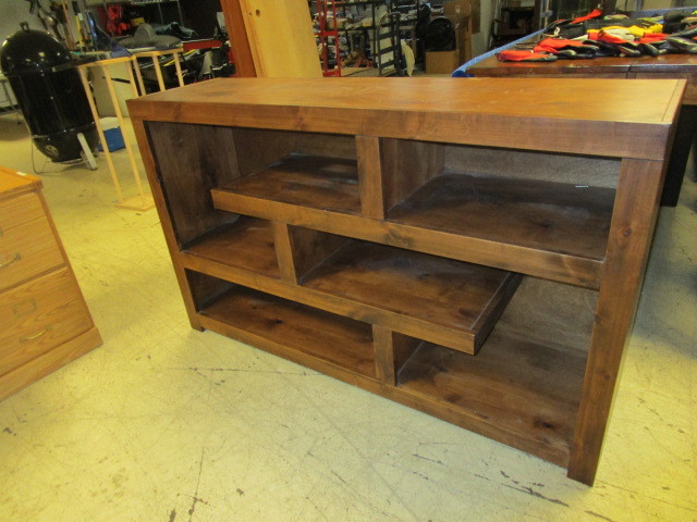 lot 502 image: MODERN ACCENT SHELF