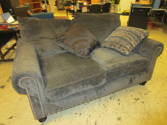lot 504 image: LOVESEAT WITH THROW PILLOWS