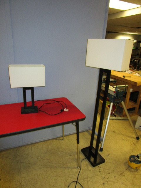 lot 509 image: FLOOR L AMP WITH MATCHING TABLE LAMP