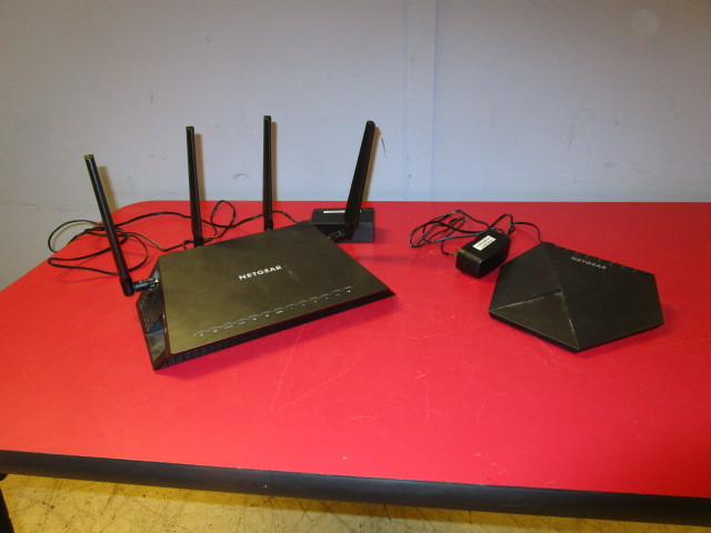lot 510 image: NETGEAR NIGHTHAWK ROUTER AND ETHERNET SWITCH