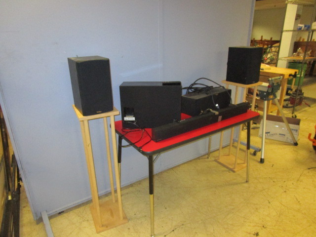 lot 515 image: SURROUND SOUND SYSTEM
