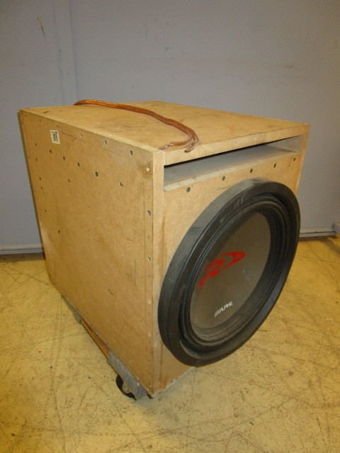 lot 517 image: ALPINE 15 SUBWOOFER