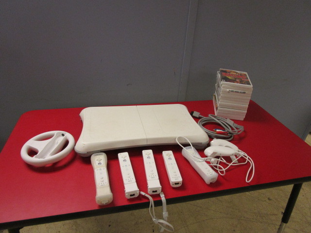 lot 518 image: WII GAMES AND ACCESSORIES