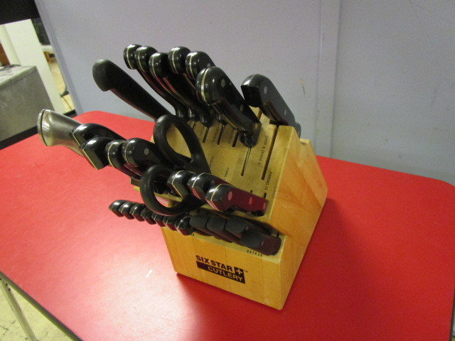 lot 529 image: SIX STAR CUTLERY KNIFE BLOCK WITH KNIVES