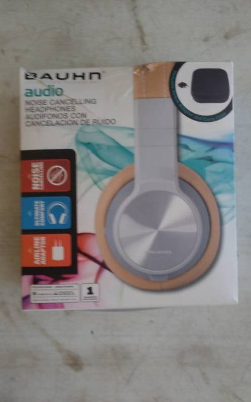 lot 28 image: Bauhn Noise Cancelling Head Phones