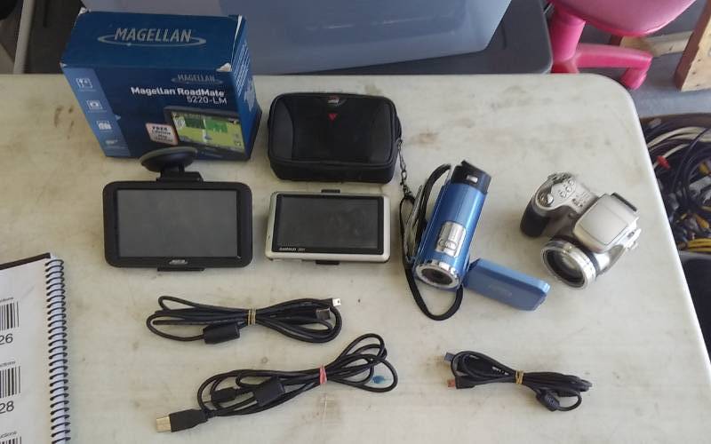lot 30 image: 2-GPS, 2-Digital Cameras