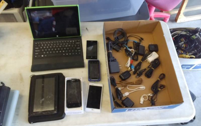 lot 32 image: Tablets, Cell Phones & Chargers