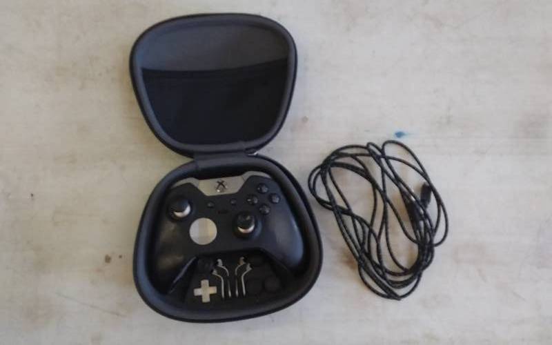 lot 35 image: X Box Wireless Remote