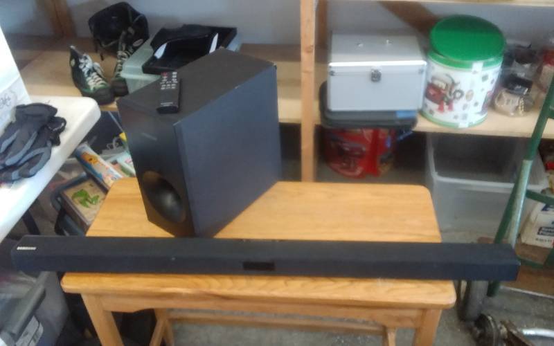 lot 5 image: Samsung Sound Bar With Sub.  Has Remote. Missing  Power Cord