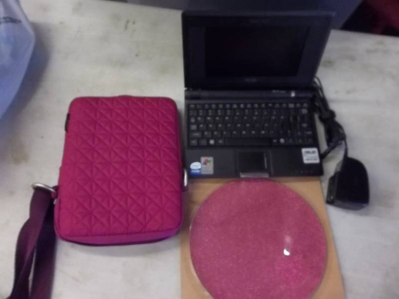 lot 38 image: Asus Eee PC With Charger & Case