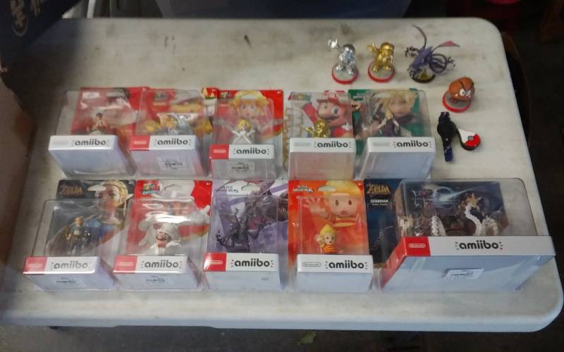 lot 41 image: Amiibo Figures Nintendo (New $13-$30 Each)