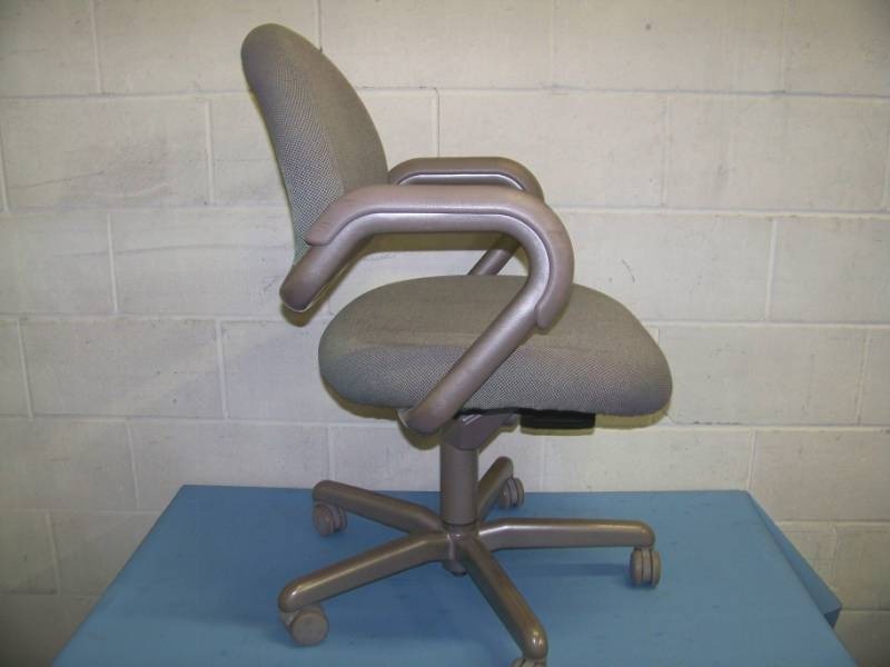 lot 26 image: Allsteel, Padded Office  Desk Chair on Wheels