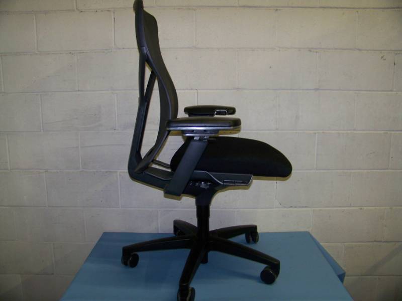 lot 4 image: Allsteel, Acuity, High-Quality, Fully Adjustable Office  Desk Chair