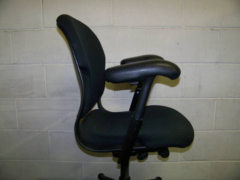lot 23 image: Adjustable, Padded Office  Desk Chair on Wheels