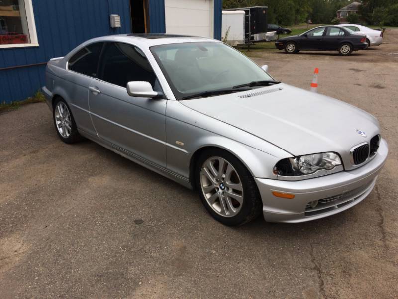 lot 1 image: 2003 BMW 330 I