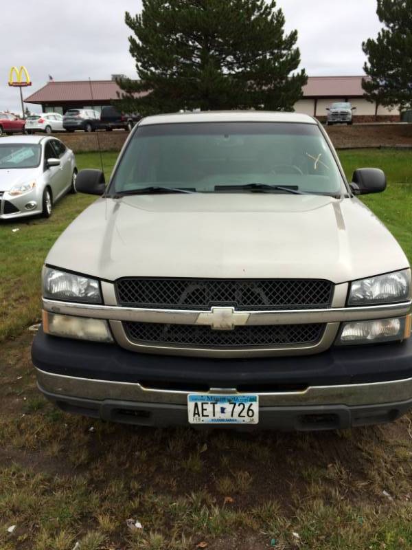 lot 3 image: 2003 Chevrolet Silverado