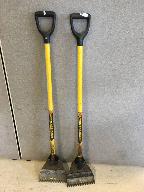lot 40 image: Shingle Scraper Truper