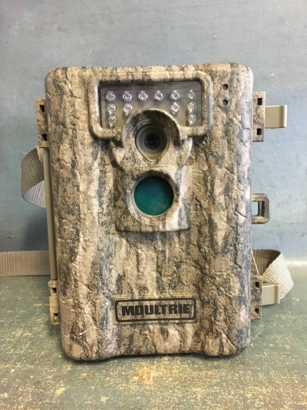 lot 37 image: Camouflage Trail Cam