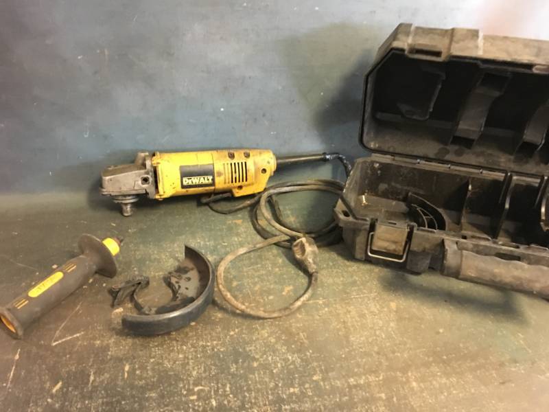 lot 42 image: Dewalt 4 12 Angle Grinder
