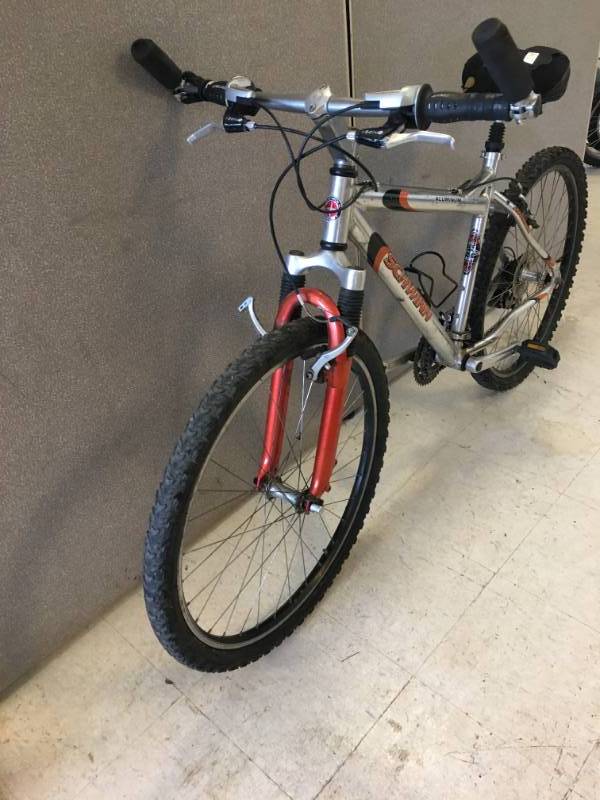 lot 54 image: Schwinn Mountain Bike