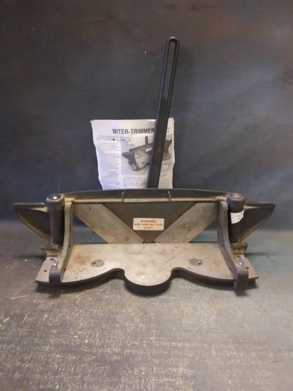 lot 71 image: Miter Trimmer