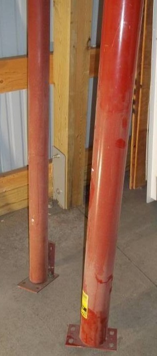 lot 233 image: Screw Jack Posts